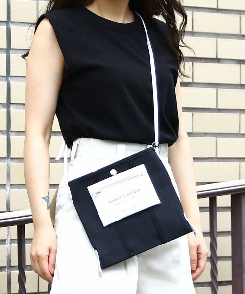 beautiful people（ビューティフルピープル）の「beautiful people lining logo pocket mini shoulder bag 7325611967（ショルダーバッグ・レディース・ブラック/グレー/オフホワイト・FREE）」の5枚目の写真