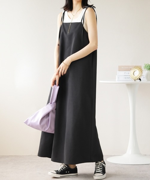 IAMUSE（アイアミューズ）の「【1枚で2シーンの装い。】前後2WAY肩紐リボンキャミワンピース/ふくれジャガード/無地 S0911【IAMUSE】（ワンピース・レディース・ブラック/ブラック系その他・FREE）」の2枚目の写真