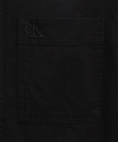 Calvin Klein(カルバン・クライン)の「バックスキャッター モノグラムシャツ(シャツ/ブラウス・メンズ・ブラック・M/S/XL/L)」の11枚目の写真