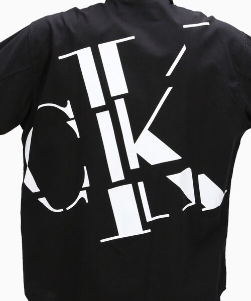 Calvin Klein(カルバン・クライン)の「バックスキャッター モノグラムシャツ(シャツ/ブラウス・メンズ・ブラック・M/S/XL/L)」の9枚目の写真