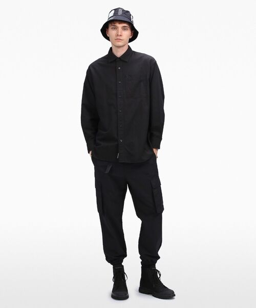 Calvin Klein(カルバン・クライン)の「バックスキャッター モノグラムシャツ(シャツ/ブラウス・メンズ・ブラック・M/S/XL/L)」の4枚目の写真