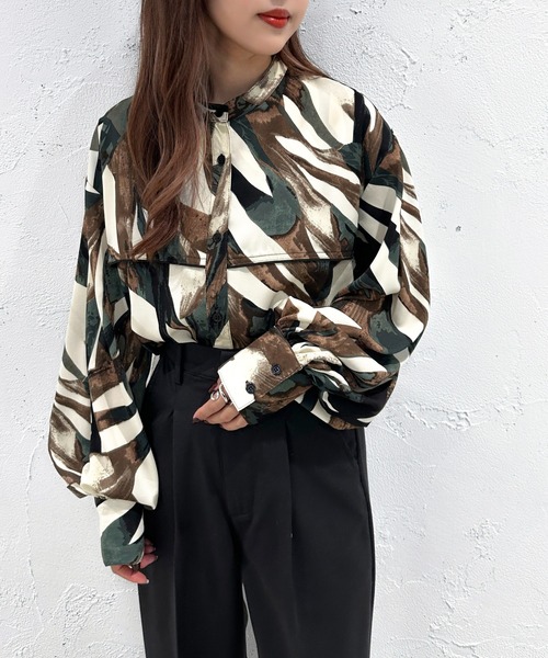 apres jour mignon（アプレジュールミニョン）の「バンドカラー柄シャツ【ZOZOTOWN限定アイテム】（シャツ/ブラウス・レディース・グリーン/パープル/イエロー・X-LARGE/フリー）」の2枚目の写真