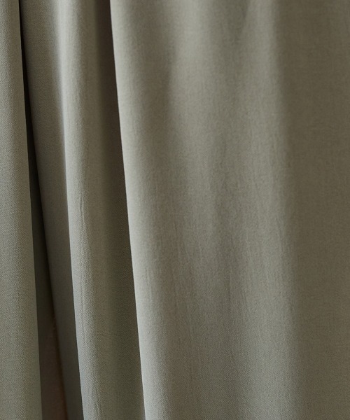 SMILE LAND(スマイルランド)の「大きいサイズ 落ち感を楽しむタックデザインジョガーパンツ(その他パンツ・レディース・ブラック/ブラウン系・L/LL/3L/4L/5L)」の16枚目の写真