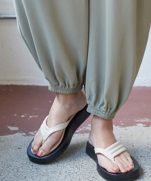 SMILE LAND(スマイルランド)の「大きいサイズ 落ち感を楽しむタックデザインジョガーパンツ(その他パンツ・レディース・ブラック/ブラウン系・L/LL/3L/4L/5L)」の19枚目の写真