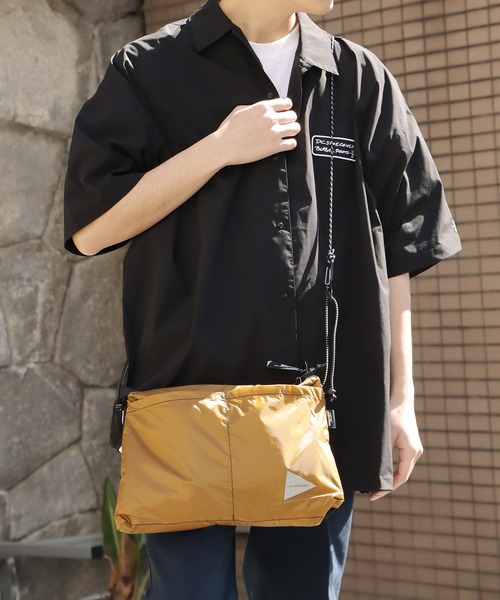 and wander(アンドワンダー)の「and wander/アンドワンダー sil sacoshe サコッシュ(ショルダーバッグ・メンズ・オリーブ/ブラック/ライトブラウン/クリーム・FREE)」の3枚目の写真