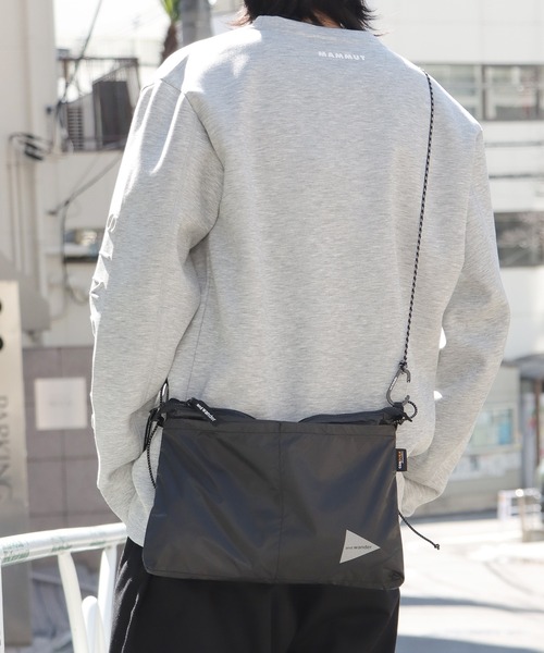 and wander(アンドワンダー)の「and wander/アンドワンダー sil sacoshe サコッシュ(ショルダーバッグ・メンズ・オリーブ/ブラック/ライトブラウン/クリーム・FREE)」の8枚目の写真