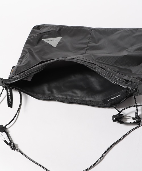 and wander(アンドワンダー)の「and wander/アンドワンダー sil sacoshe サコッシュ(ショルダーバッグ・メンズ・オリーブ/ブラック/ライトブラウン/クリーム・FREE)」の16枚目の写真