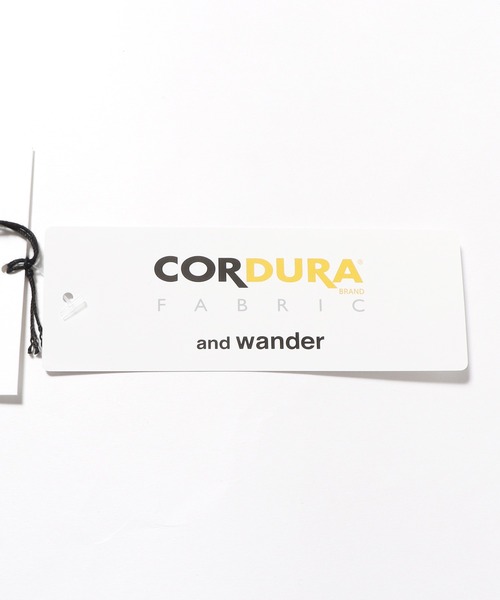 and wander(アンドワンダー)の「and wander/アンドワンダー sil sacoshe サコッシュ(ショルダーバッグ・メンズ・オリーブ/ブラック/ライトブラウン/クリーム・FREE)」の10枚目の写真