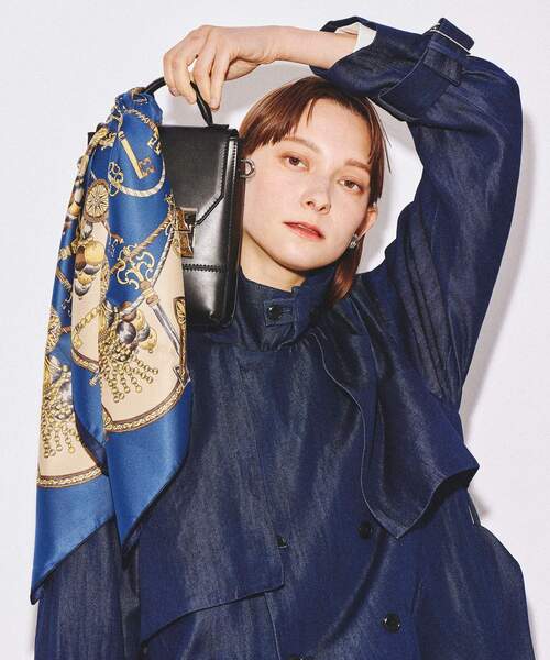 tk.TAKEO KIKUCHI（ティーケータケオキクチ）の「Italy ビッグスカーフ（バンダナ/スカーフ・レディース・ベージュ系3/ネイビー系/ブルー系3/ブルー系4/ブラック系・00）」の3枚目の写真