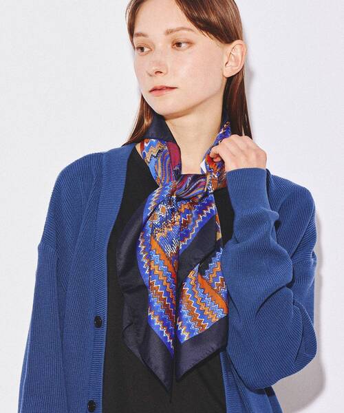 tk.TAKEO KIKUCHI（ティーケータケオキクチ）の「Italy ビッグスカーフ（バンダナ/スカーフ・レディース・ベージュ系3/ネイビー系/ブルー系3/ブルー系4/ブラック系・00）」の17枚目の写真