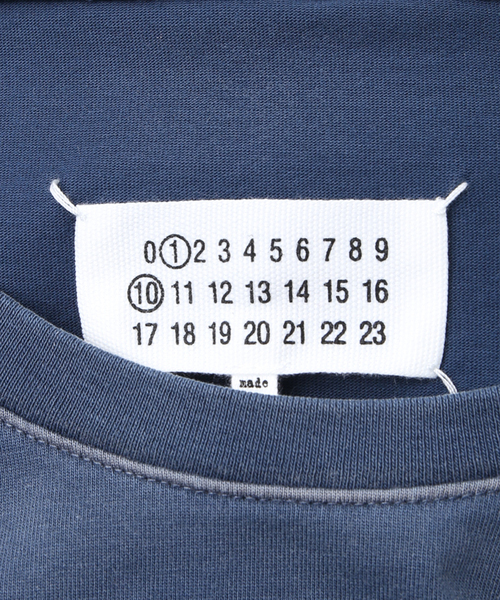 Maison Margiela（メゾンマルジェラ）の「【MAISON MARGIELA / メゾン マルジェラ】college logo tee（Tシャツ/カットソー・メンズ・コバルトブルー・MEDIUM/LARGE）」の14枚目の写真