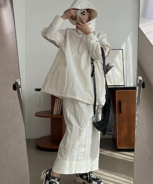 WILLFULLY（ウィルフリー）の「bi color stitch flap pocket pencil nylon SK（スカート・レディース・アイボリー/ブラック・FREE）」の7枚目の写真