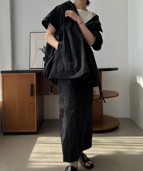 WILLFULLY（ウィルフリー）の「bi color stitch flap pocket pencil nylon SK（スカート・レディース・アイボリー/ブラック・FREE）」の9枚目の写真