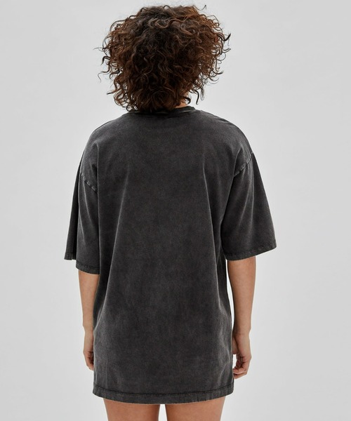 Guess（ゲス）の「GUESS Originals T-Shirt Dress Tシャツ レディース（Tシャツ/カットソー・レディース・ブラック・X-SMALL/SMALL/MEDIUM/LARGE）」の5枚目の写真