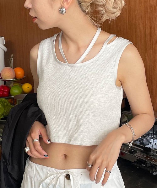 CIAOPANIC(チャオパニック)の「マルチウェイホルターネッククロップドタンクトップ(タンクトップ・レディース・ネイビー/ブラック/ホワイト/ブラウン/ピンク・FREE)」の12枚目の写真