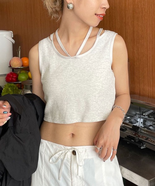 CIAOPANIC(チャオパニック)の「マルチウェイホルターネッククロップドタンクトップ(タンクトップ・レディース・ネイビー/ブラック/ホワイト/ブラウン/ピンク・FREE)」の11枚目の写真