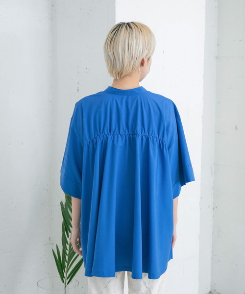 KBF(ケイビーエフ)の「BACKギャザーワイドシャツ(シャツ/ブラウス・レディース・ネイビー/オフホワイト/ブルー/グリーン系その他・ONE)」の9枚目の写真