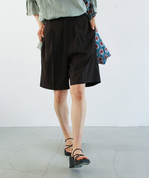 Crisp(クリスプ)の「スムースハーフパンツ(その他パンツ・レディース・アイボリー/ブラック・FREE)」の2枚目の写真