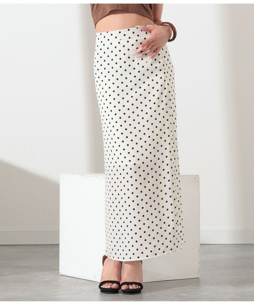 LATINA（ラティーナ）の「ドット柄ロングスカート（スカート・レディース・ブラック/ホワイト・L/M）」の4枚目の写真