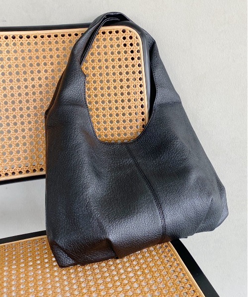 thank U more(サンキューモア)の「フェイクレザー ショルダーバッグ/マルシェバッグ(ショルダーバッグ・レディース・アイボリー/ブラック・FREE)」の2枚目の写真