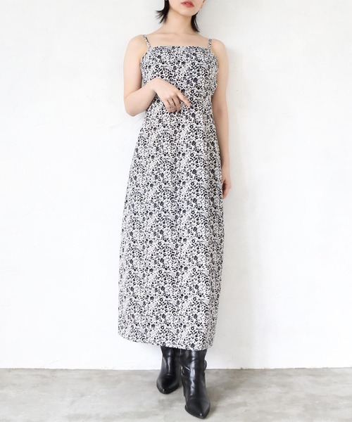 ENVYM(アンビー)の「TINYFLOWERロングワンピース(ワンピース・レディース・ホワイト/ブラック・FREE)」の1枚目の写真
