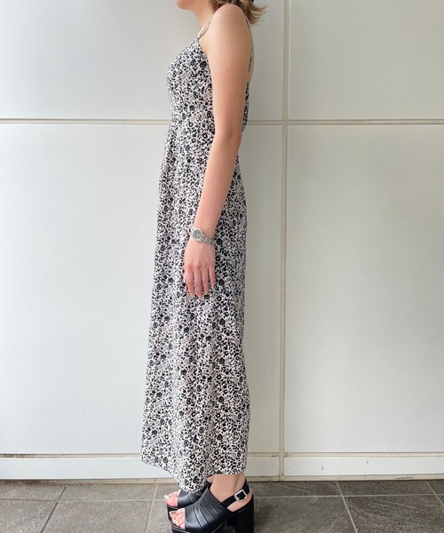 ENVYM(アンビー)の「TINYFLOWERロングワンピース(ワンピース・レディース・ホワイト/ブラック・FREE)」の14枚目の写真