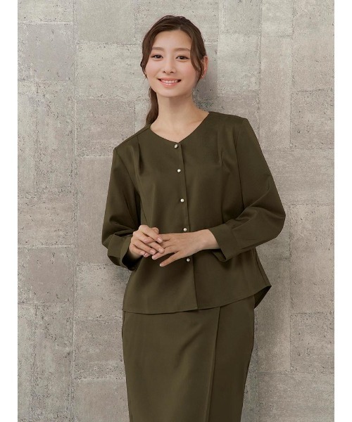 Perfect Suit FActory（パーフェクトスーツファクトリー）の「【お仕事OK】ダブルツイル　前明きブラウス　MIXビジューボタン　ピンク/カーキ（シャツ/ブラウス・レディース・サーモンピンク/カーキ・L/S/M）」の2枚目の写真