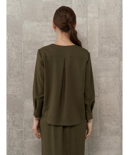 Perfect Suit FActory（パーフェクトスーツファクトリー）の「【お仕事OK】ダブルツイル　前明きブラウス　MIXビジューボタン　ピンク/カーキ（シャツ/ブラウス・レディース・サーモンピンク/カーキ・L/S/M）」の14枚目の写真