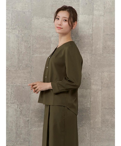 Perfect Suit FActory（パーフェクトスーツファクトリー）の「【お仕事OK】ダブルツイル　前明きブラウス　MIXビジューボタン　ピンク/カーキ（シャツ/ブラウス・レディース・サーモンピンク/カーキ・L/S/M）」の15枚目の写真