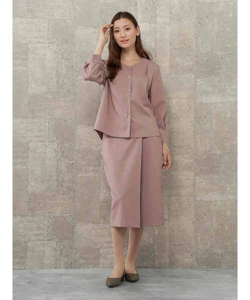 Perfect Suit FActory（パーフェクトスーツファクトリー）の「【お仕事OK】ダブルツイル　前明きブラウス　MIXビジューボタン　ピンク/カーキ（シャツ/ブラウス・レディース・サーモンピンク/カーキ・L/S/M）」の22枚目の写真