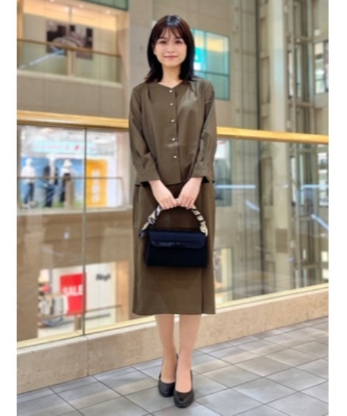 Perfect Suit FActory（パーフェクトスーツファクトリー）の「【お仕事OK】ダブルツイル　前明きブラウス　MIXビジューボタン　ピンク/カーキ（シャツ/ブラウス・レディース・サーモンピンク/カーキ・L/S/M）」の7枚目の写真