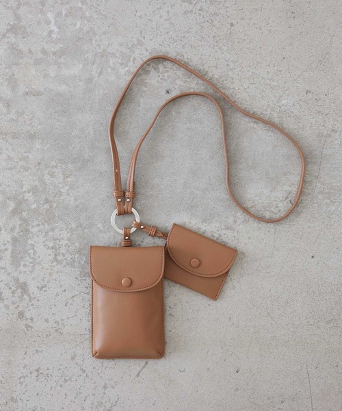 EFOLE(エフォル)の「Smart phone shoulder bag / スマホショルダー バッグ(ショルダーバッグ・レディース・ブラック/キャメル/グリーン/イエロー/グレイッシュブルー・FREE)」の5枚目の写真