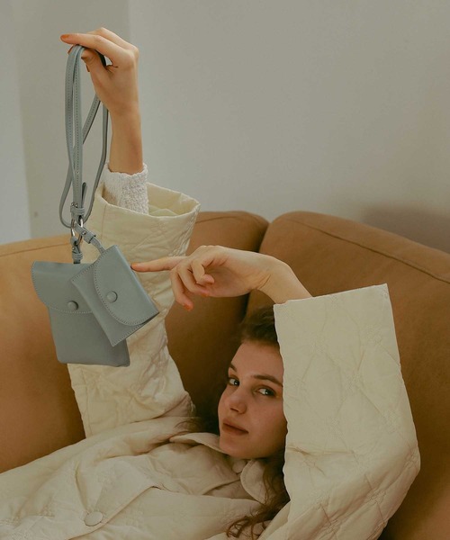 EFOLE(エフォル)の「Smart phone shoulder bag / スマホショルダー バッグ(ショルダーバッグ・レディース・ブラック/キャメル/グリーン/イエロー/グレイッシュブルー・FREE)」の1枚目の写真