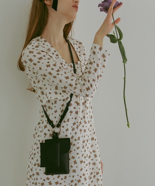 EFOLE(エフォル)の「Smart phone shoulder bag / スマホショルダー バッグ(ショルダーバッグ・レディース・ブラック/キャメル/グリーン/イエロー/グレイッシュブルー・FREE)」の2枚目の写真