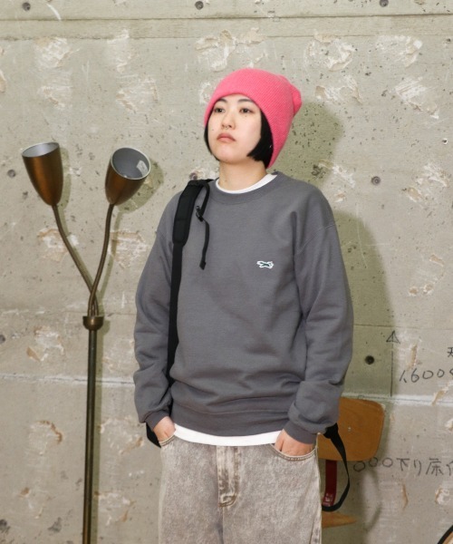PENNEYS(ぺニーズ)の「PENNEY'S / ペニーズ THE FOX CREW SWEAT フォックス ワンポイント クルーネックスウェット(スウェット・メンズ・チャコールグレー/サンドベージュ/ライトグレー/ブラック/ホワイト/ネイビー/ワイン/ダークグリーン/レッド・SMALL/LARGE/MEDIUM/X-LARGE)」の3枚目の写真