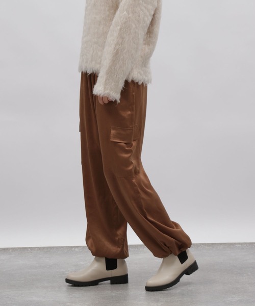 LAKOLE（ラコレ）の「サテンカーゴパンツ / 981218（カーゴパンツ・レディース・ブラック/カーキ/ブラウン・SMALL/MEDIUM）」の10枚目の写真