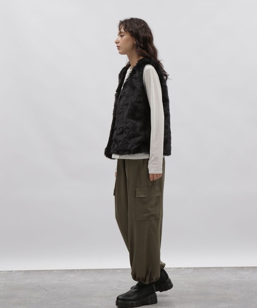 LAKOLE（ラコレ）の「サテンカーゴパンツ / 981218（カーゴパンツ・レディース・ブラック/カーキ/ブラウン・SMALL/MEDIUM）」の13枚目の写真