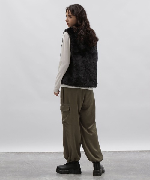 LAKOLE（ラコレ）の「サテンカーゴパンツ / 981218（カーゴパンツ・レディース・ブラック/カーキ/ブラウン・SMALL/MEDIUM）」の14枚目の写真