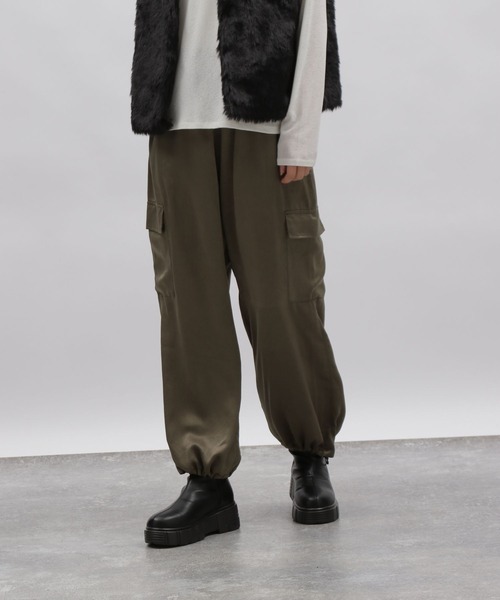LAKOLE（ラコレ）の「サテンカーゴパンツ / 981218（カーゴパンツ