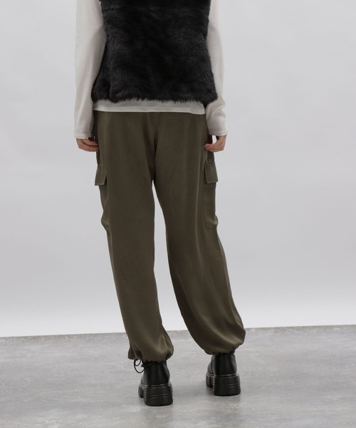 LAKOLE（ラコレ）の「サテンカーゴパンツ / 981218（カーゴパンツ