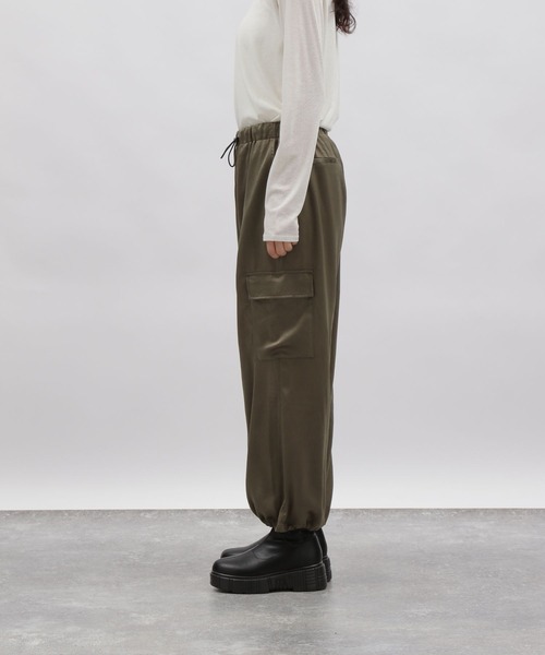 LAKOLE（ラコレ）の「サテンカーゴパンツ / 981218（カーゴパンツ