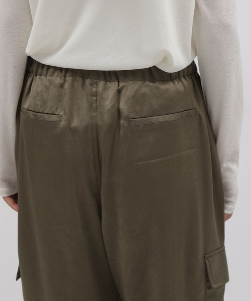 LAKOLE（ラコレ）の「サテンカーゴパンツ / 981218（カーゴパンツ・レディース・ブラック/カーキ/ブラウン・SMALL/MEDIUM）」の20枚目の写真