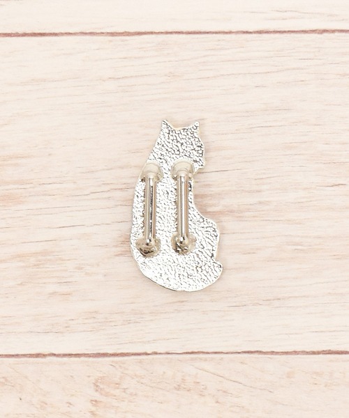 kimonomachi（キモノマチ）の「帯留め 単品 猫の帯留め 日本製 洒落小物 着物、浴衣に 帯どめ 帯留 和装小物　ネコ　パンダ　フレンチブルドッグ　リボン　和装小物（和装小物・レディース・ホワイト/ホワイト×ブラック/ブラック/ホワイト×カーキブラウン/シルバー/ゴールド/ブラック×ホワイト・ONE SIZE）」の12枚目の写真