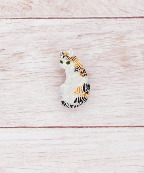 kimonomachi（キモノマチ）の「帯留め 単品 猫の帯留め 日本製 洒落小物 着物、浴衣に 帯どめ 帯留 和装小物　ネコ　パンダ　フレンチブルドッグ　リボン　和装小物（和装小物・レディース・ホワイト/ホワイト×ブラック/ブラック/ホワイト×カーキブラウン/シルバー/ゴールド/ブラック×ホワイト・ONE SIZE）」の20枚目の写真