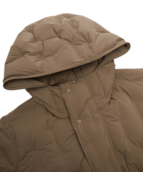 JNBY(ジェーエヌビーワイ)の「Bumpy Quilted Down Hooded Coat(ダウンジャケット/コート・レディース・ブラック/ブラウン/ホワイト・36/38/40)」の12枚目の写真