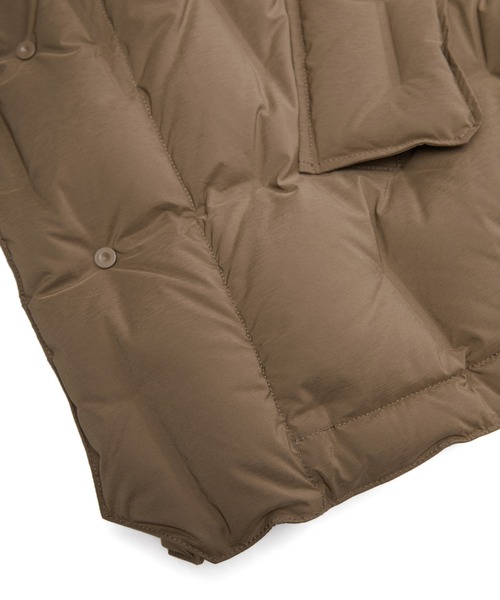 JNBY(ジェーエヌビーワイ)の「Bumpy Quilted Down Hooded Coat(ダウンジャケット/コート・レディース・ブラック/ブラウン/ホワイト・36/38/40)」の14枚目の写真