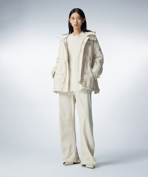 JNBY(ジェーエヌビーワイ)の「Bumpy Quilted Down Hooded Coat(ダウンジャケット/コート・レディース・ブラック/ブラウン/ホワイト・36/38/40)」の20枚目の写真