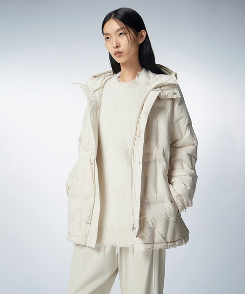 JNBY(ジェーエヌビーワイ)の「Bumpy Quilted Down Hooded Coat(ダウンジャケット/コート・レディース・ブラック/ブラウン/ホワイト・36/38/40)」の18枚目の写真