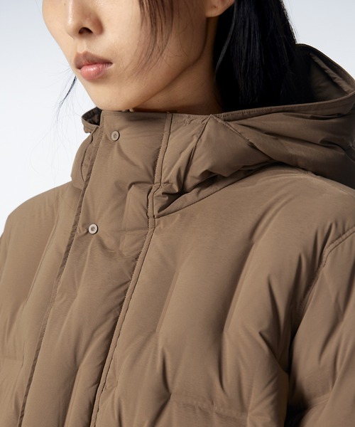 JNBY(ジェーエヌビーワイ)の「Bumpy Quilted Down Hooded Coat(ダウンジャケット/コート・レディース・ブラック/ブラウン/ホワイト・36/38/40)」の7枚目の写真