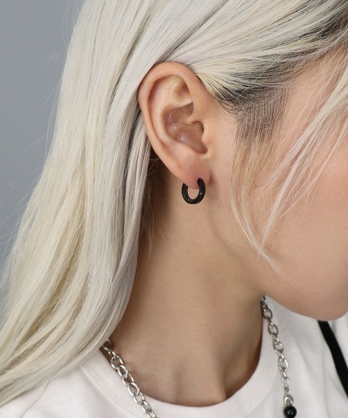 4INT.(フォイント)の「マットメタル フラット フープピアス / サージカルステンレス316L (金属アレルギー対応)(ピアス(両耳用)・メンズ・ブラック/シルバー/ゴールド・10/14)」の11枚目の写真